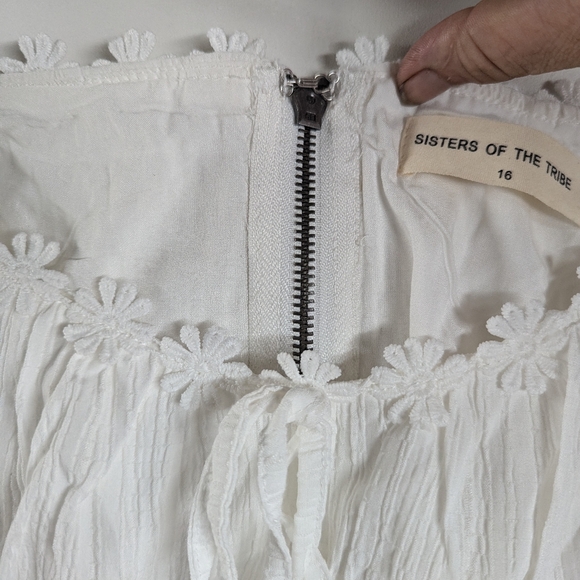 Size 16 NWT long sleeve boho crop top. Back zipper&;clasp closure - Picture 6 of 6